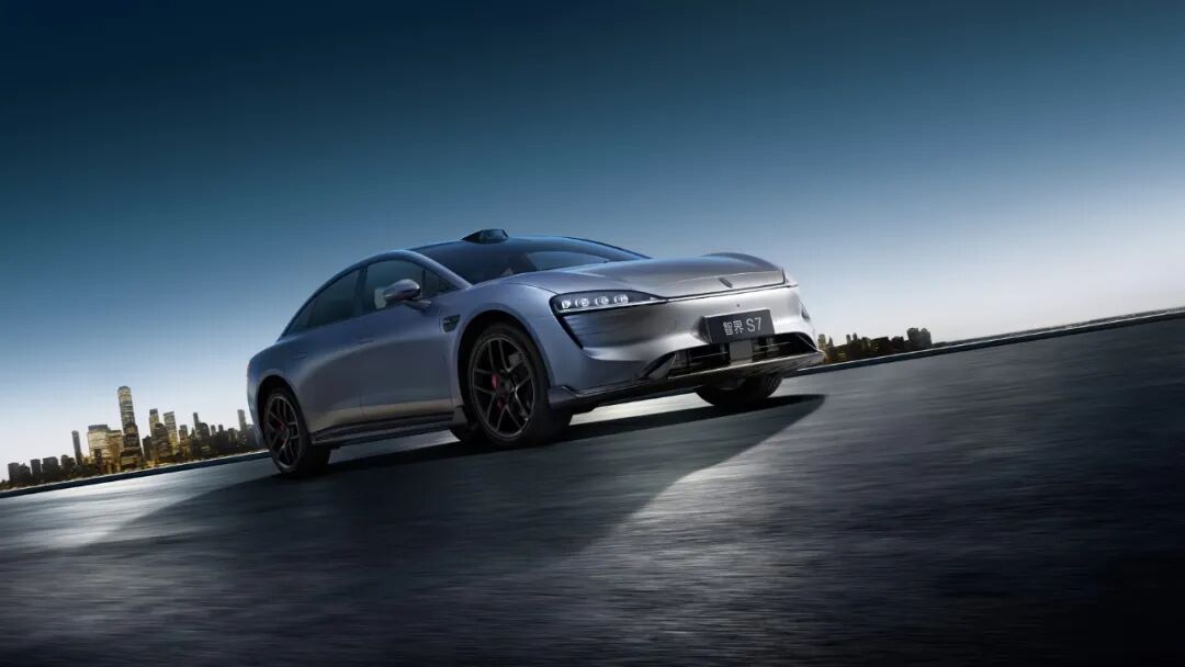 赵长江加入智界的“第一仗”：能否讲好MPV故事，推爆智界V9？