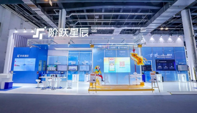 印奇和50亿融资加持，阶跃星辰杀入决赛圈