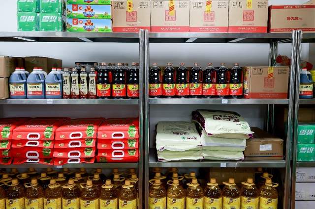 京东七鲜小厨首次推出年夜饭，2月2起开始预订，订餐就送百元好酒