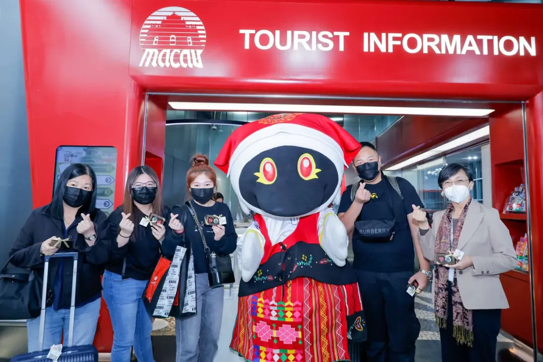 春节祈福的年轻人，把AI财神送上热搜