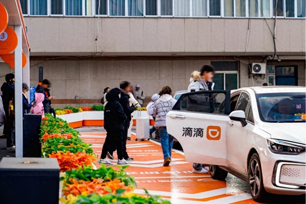 滴滴春节出行数据：“反向过年”催化一线城市打车涨幅新高 低线城市异地订单涨95%