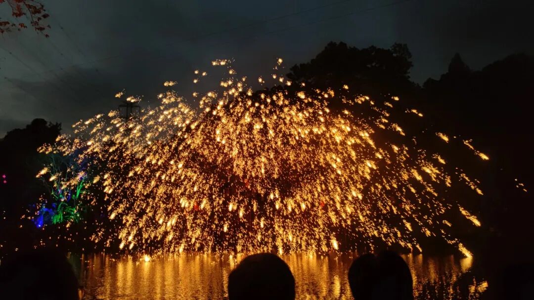 这届年轻人:不回家过年,是对自己的“犒赏”