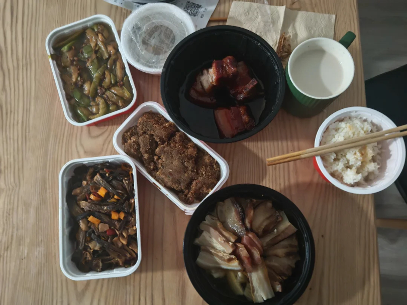 这届年轻人:不回家过年,是对自己的“犒赏”