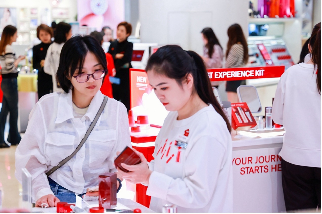 连续八年，海蓝之谜等多品牌在银泰百货收获“全国销售第一柜”