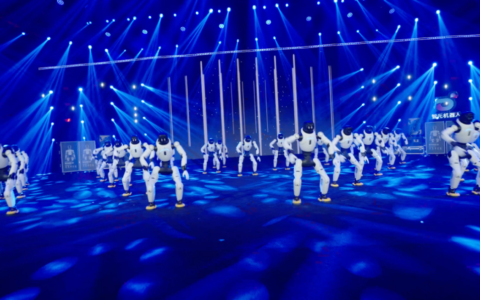 《机器人奇妙夜》成功首秀！智元将打造中国机器人文化名片