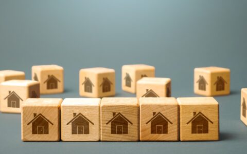 “鱼死网破”也不降租，房东到底在想什么？