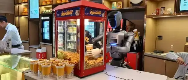 从扭秧歌到武术大师，机器人“ChatGPT时刻”到了吗？