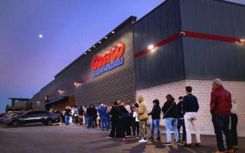 2026会员店极限拉扯：山姆60店加速狂飙，Costco缓慢受锤