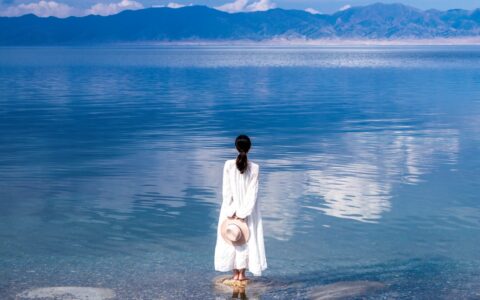 赛里木湖旅拍经营权拍出千万，最后谁买单？