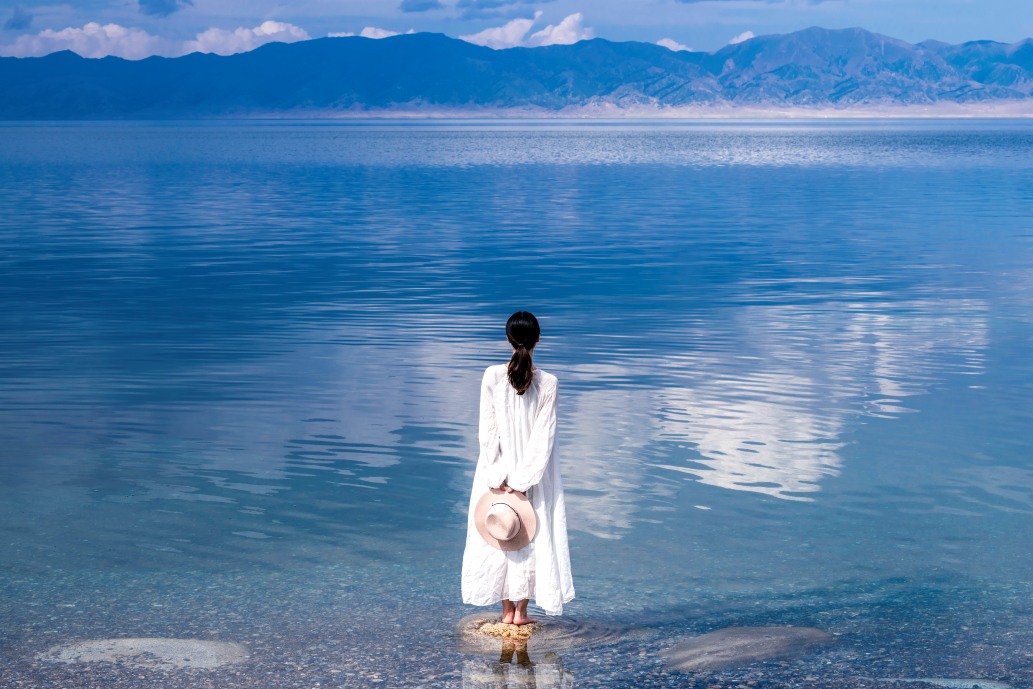 赛里木湖旅拍经营权拍出千万，最后谁买单？