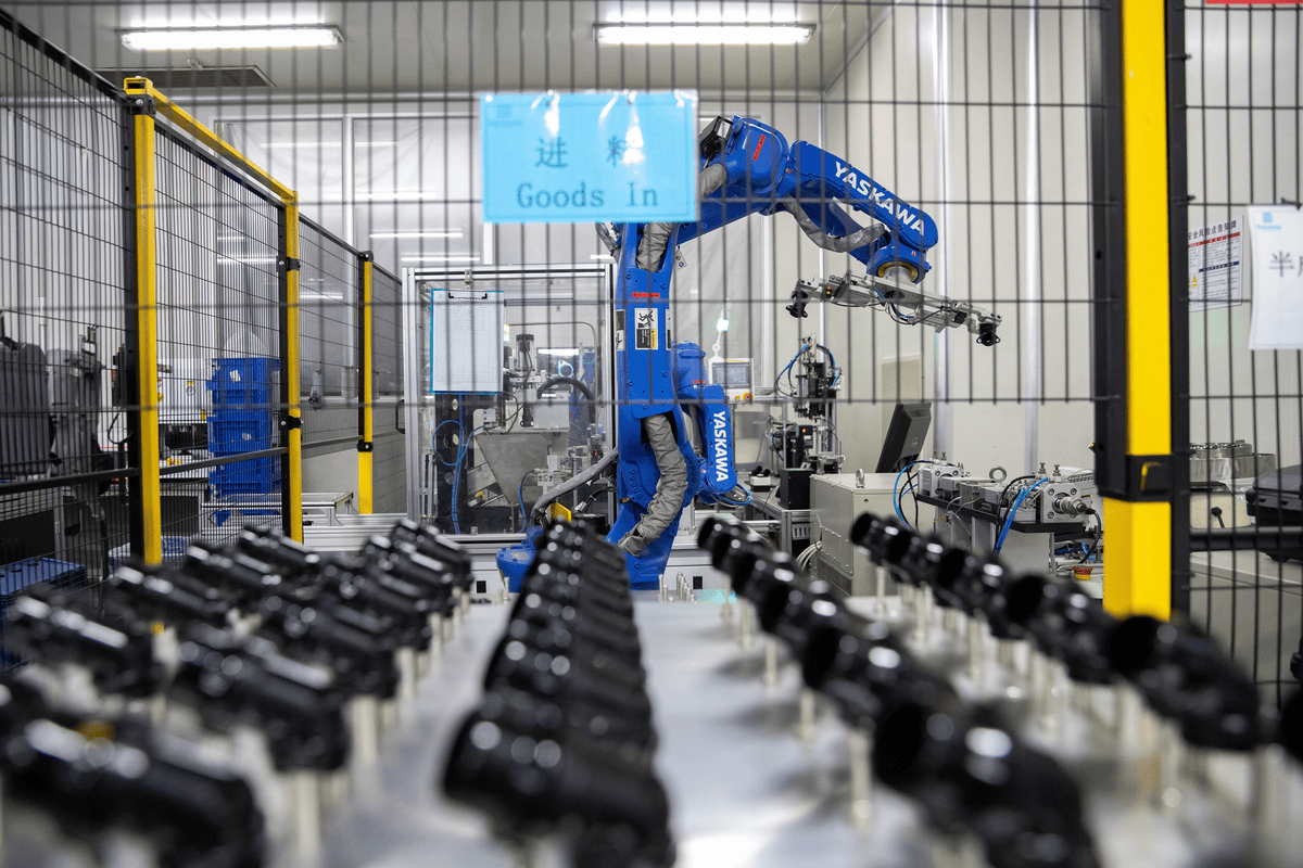 锐翔智能存货与应收账款“双高”：研发费用率远弱同行，股权转让价飙升