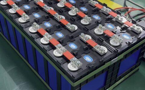 昆仑新能源收入下滑由盈转亏：毛利率骤降，客户集中度超七成