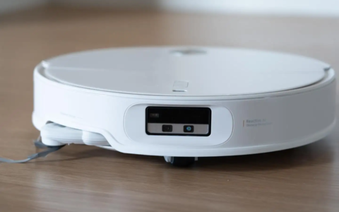 石头科技收入暴增利润却大降：被机构下调盈利预测，股价不到一年跌四成