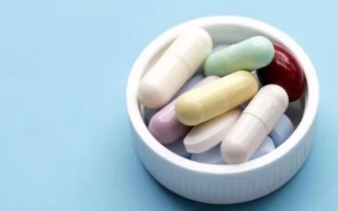 新通药物坎坷上市业绩承压：研发费用腰斩，单一客户依赖超九成