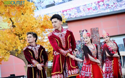 乌鲁木齐杉杉奥莱，为啥把自己活成了旅游景点？