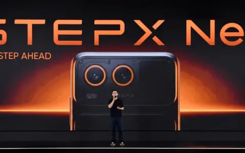 阶跃发布终端品牌STEPX与Step AOS系统，全球首款大模型原生智能体手机同场首秀