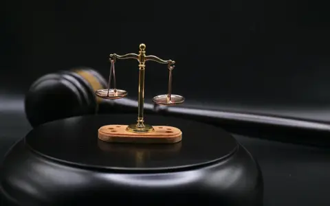 批量诉讼、天价索赔，谁在把法律做成生意？