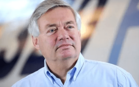 史上最牛推销员：5亿元的飞机，他每天卖出2架，足足卖了23年