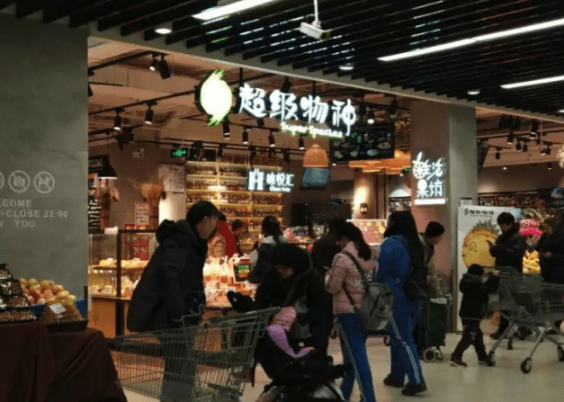 电商一直是腾讯跨不去的坎，所以马化腾面对新零售，真的铁了心