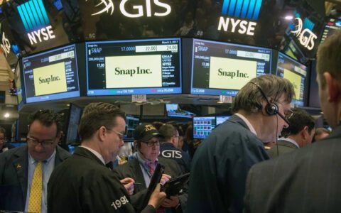 全球社交媒体遭遇中年危机，下一个用户增长点在哪里？