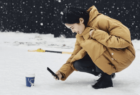 开工还是看雪？看瑞幸咖啡这波营销，稳！