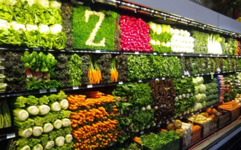 他们都不太看好大店做生鲜，那么赢家会是谁？